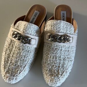 Steve Madden Textured Cream Mules with Silver Chain